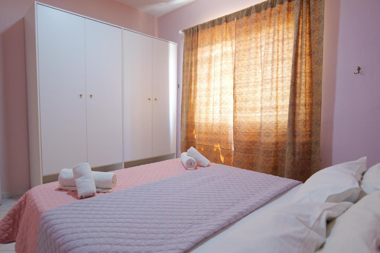 Eden Hotel Sarandë Esterno foto