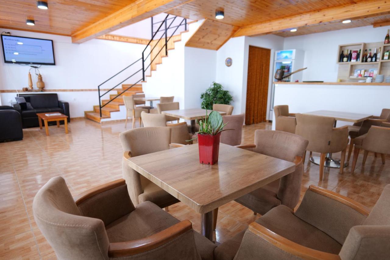 Eden Hotel Sarandë Esterno foto